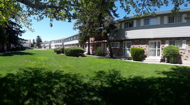 Building Photo - Central and updated 3 bedroom 1.5 bath tow...