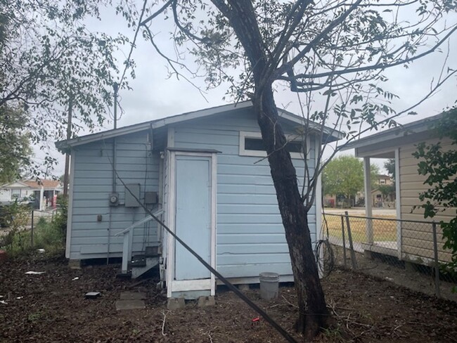Building Photo - Cozy 1 Bedroom, 1 Bathroom Rental in Robstown