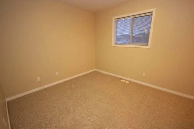 Building Photo - 111 111 Tarawood Ln NE