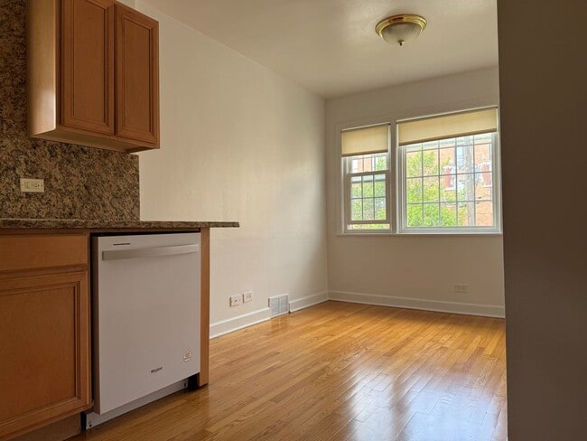 Building Photo - 5534 N Campbell Ave