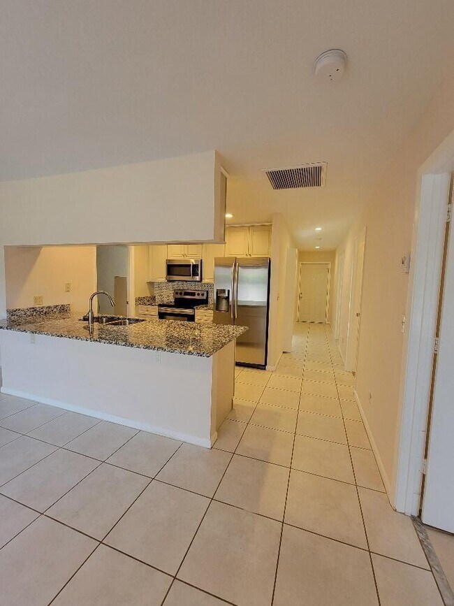 Foto del edificio - 1087 Goldenrod Rd
