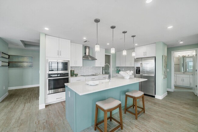 Tarpon Plano - Harborside Residences Luxury Rental Community