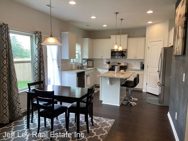 Foto del edificio - 3 br, 2.5 bath House - 936 Carnation Dr.