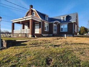 Building Photo - 651 Lincoln Way W