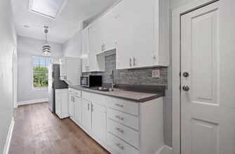 Building Photo - 805 10th St