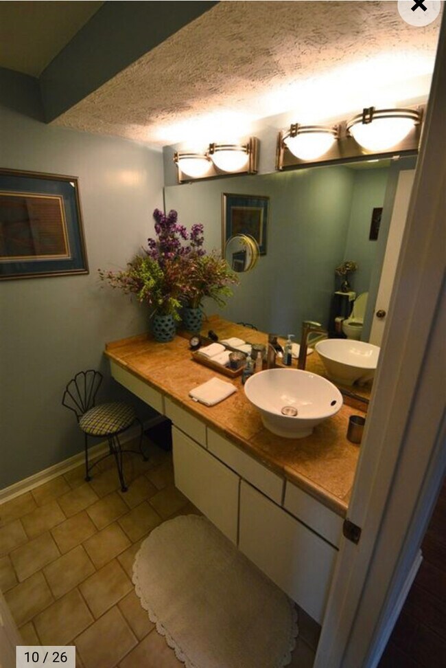 First floor bathroom - 1230 Bellpointe