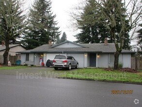 Building Photo - 708 NE 105th St
