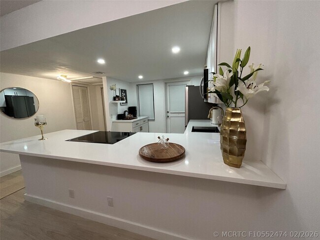 Foto del edificio - 3000 N Palm Aire Dr