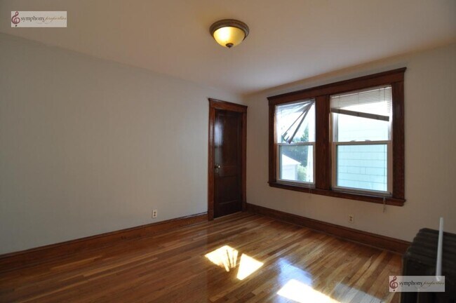 Building Photo - 202 Calumet St