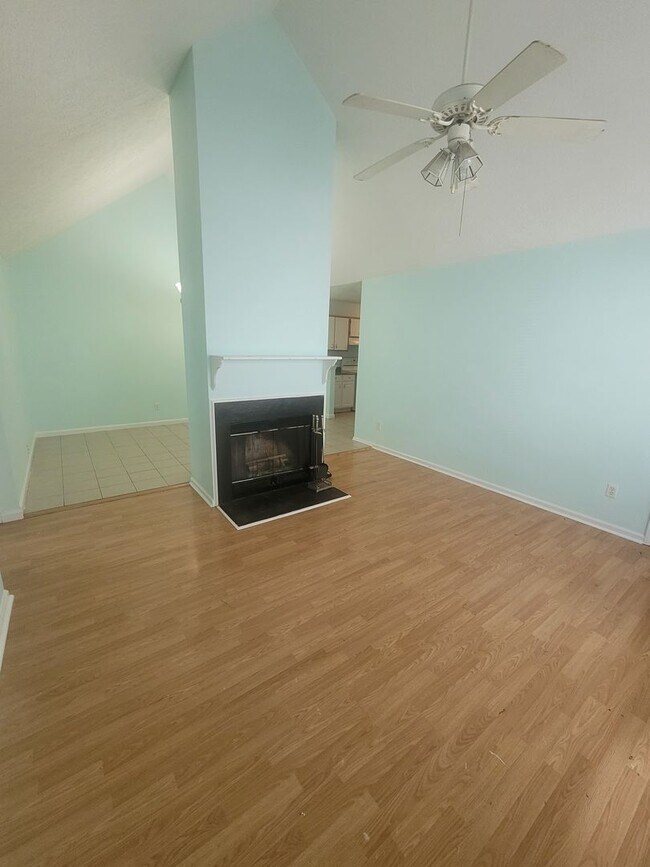 Building Photo - 3 bedroom 2 bath home located in mid -Wilmington area