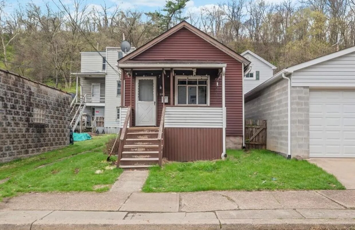 Foto principal - 2 Bedroom Home in Carnegie!