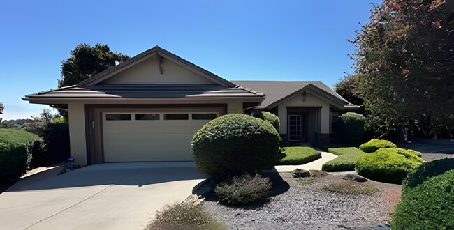 Building Photo - Prestigious Highlands Home for Lease