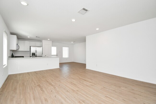 Foto del edificio - 27010 Breakaway Ln