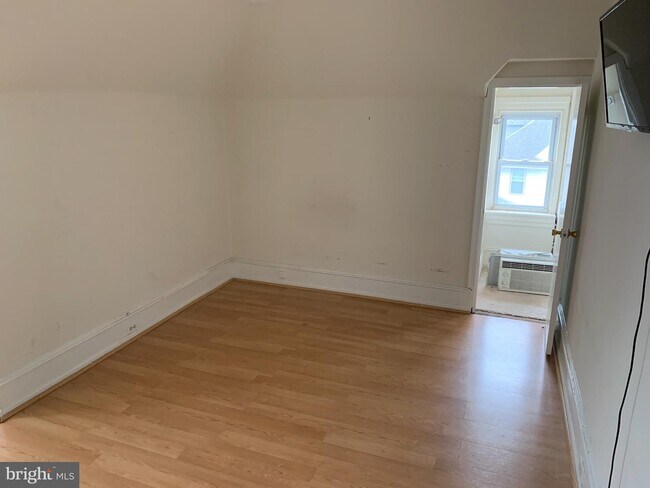 Foto del edificio - 800 Darby Rd