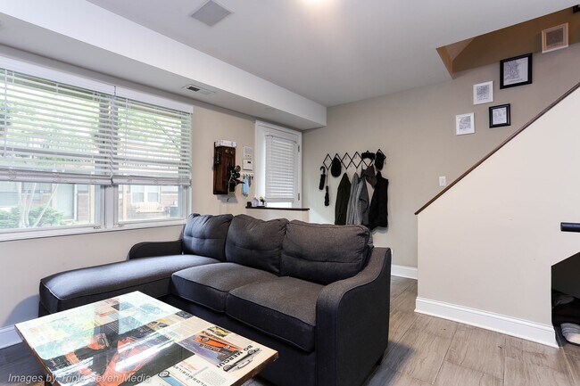 Foto del edificio - 1540 N Greenview Ave