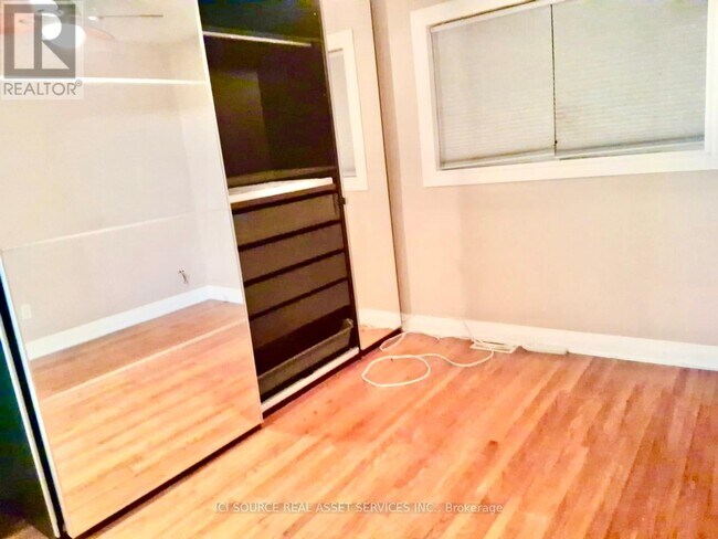 Photo du bâtiment - 146 Langarth St W