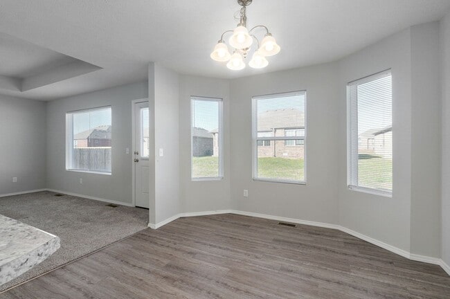 Building Photo - Modern 3 Bed / 2 Bath Home