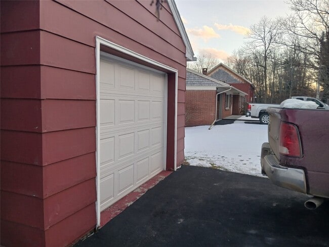 Foto del edificio - 5 Meadow Brook Ln