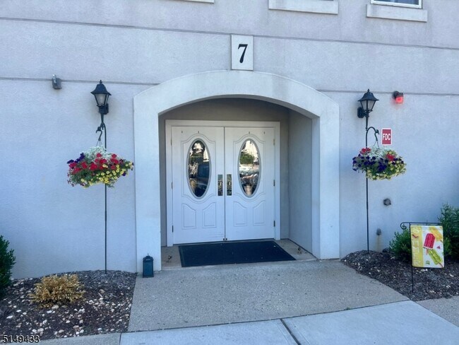 Foto del edificio - 701 Brittany Dr