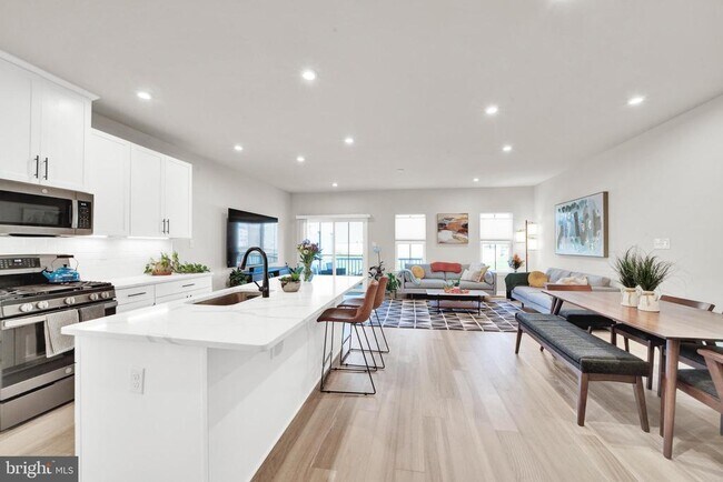 Foto del edificio - 15 Pratt Ln