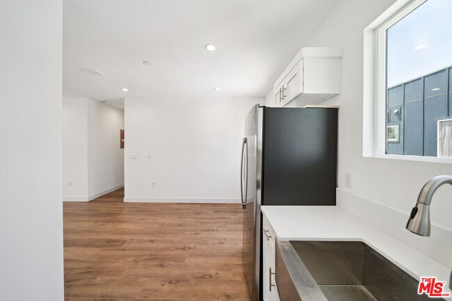 Foto del edificio - 6336 Beck Ave