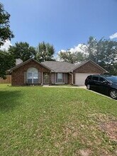 Building Photo - 501 Bedford Ct