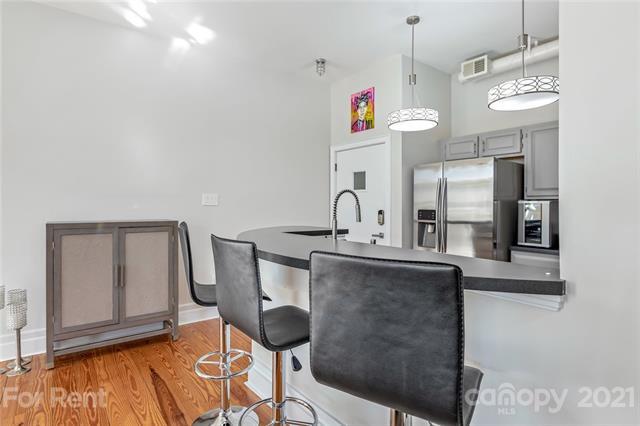 Building Photo - 404 N Laurel Ave