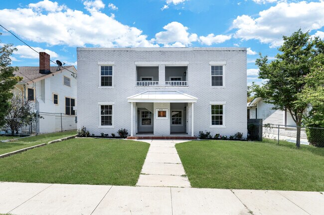 Foto del edificio - 834 W Russell Pl