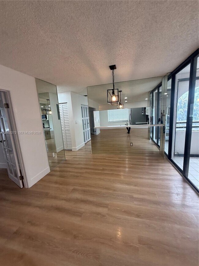 Foto del edificio - 3553 Magellan Cir
