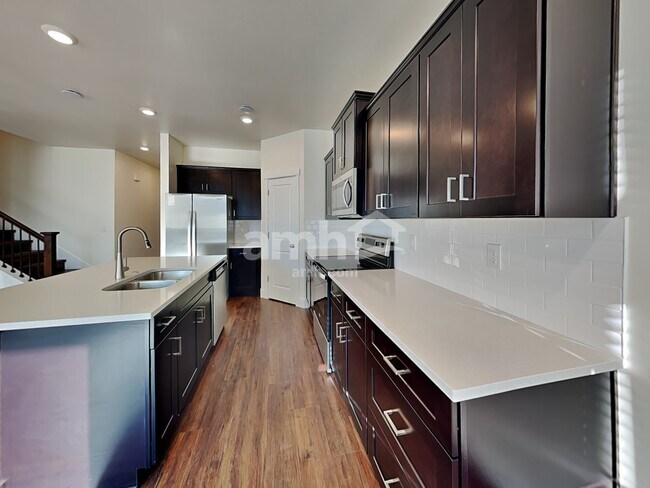Foto del edificio - 1069 S Woodsome Ave