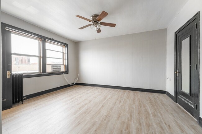 Foto del edificio - 37 W Saint Clair St