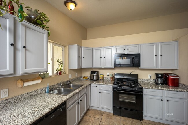 Building Photo - 635 W Keisha Ln