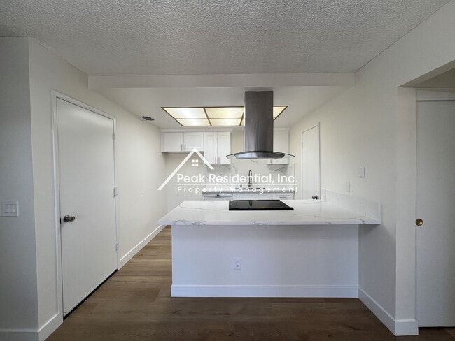 Building Photo - Updated 2Bd/2Ba Sacramento Duplex With 1 C...