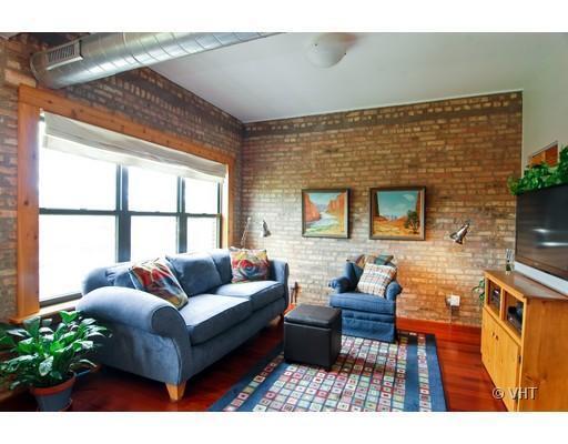 Building Photo - 1249 W Roscoe St