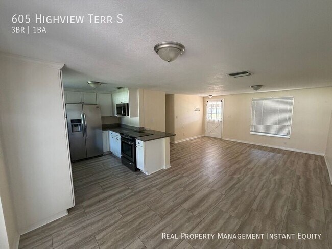 Building Photo - 605 Highview Terrace S