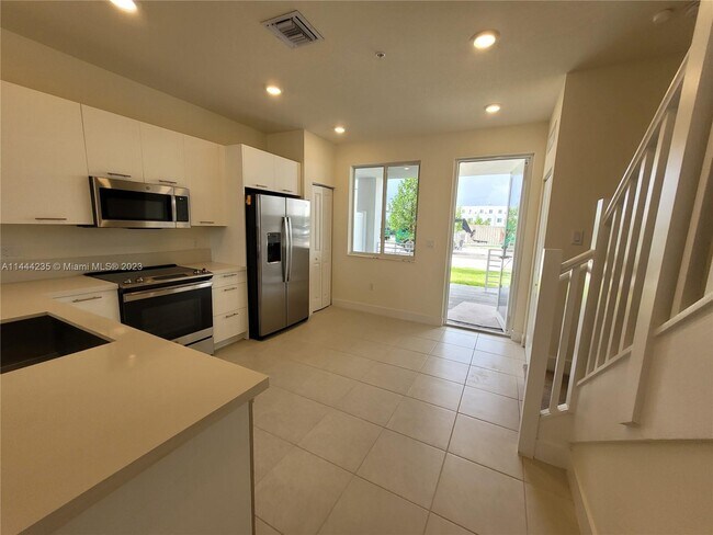 Building Photo - 10300 NW 66th St