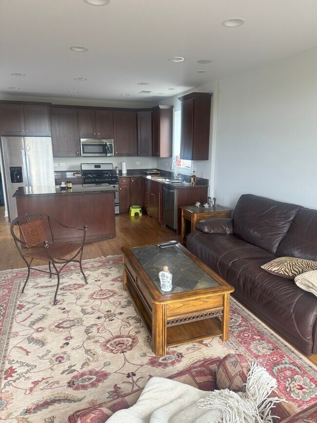 Foto del edificio - 5454 W Higgins Ave