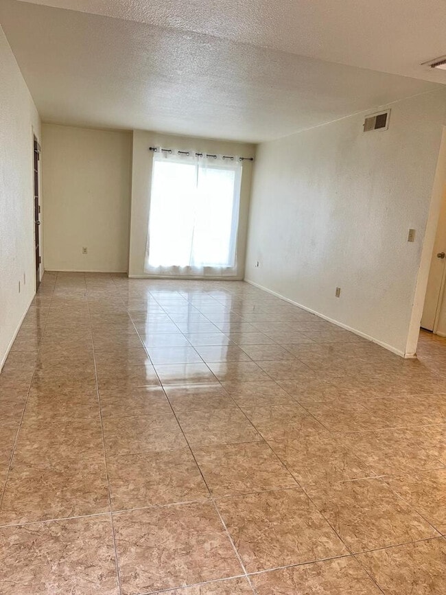 Building Photo - 3119 W Cochise Dr