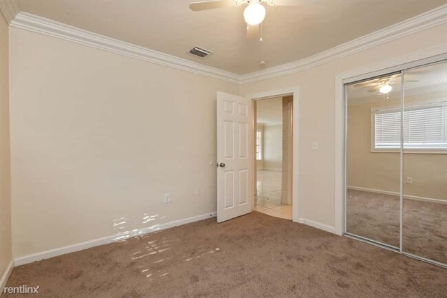 Building Photo - 3 br, 2 bath House - 2431 Largo Dr