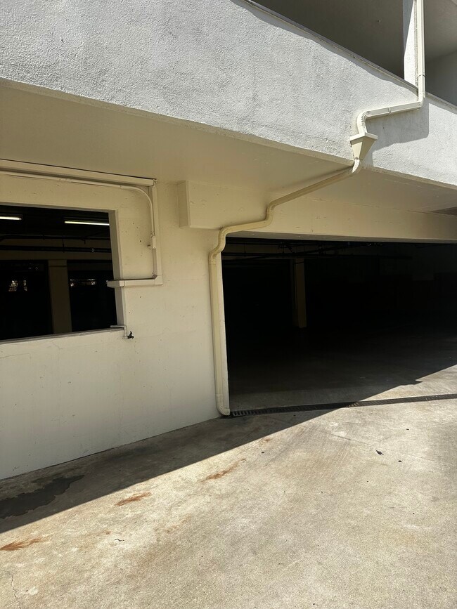 Estacionamiento cubierto - 1299 Cordova St