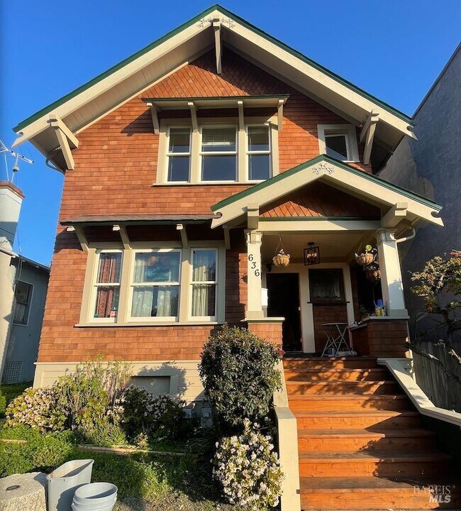 Building Photo - 636 Louisiana St