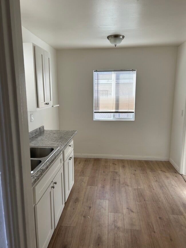 COCINA - 422 W Laurel St