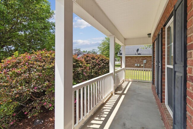 Building Photo - AVAILABLE JUNE [PETS PERMITTED]