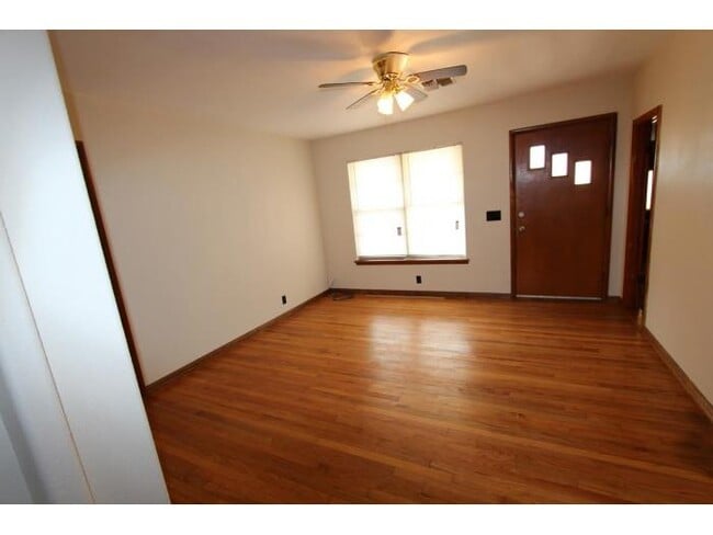 Building Photo - 202 K St