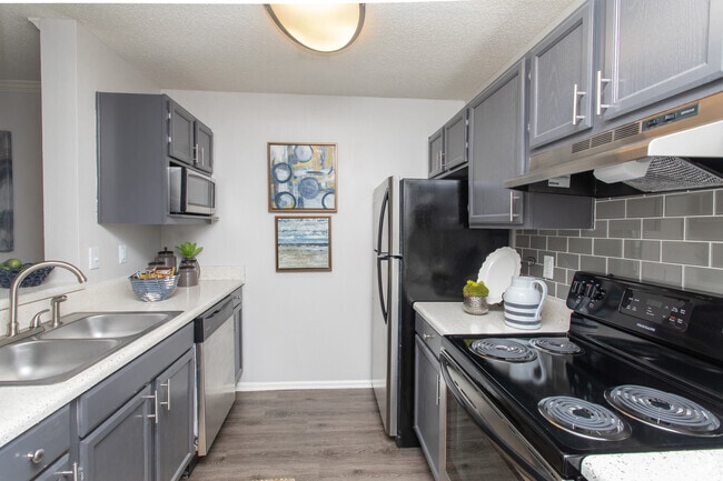 2BR, 1BA - 1155SF - Acas Terraces at Fieldstone