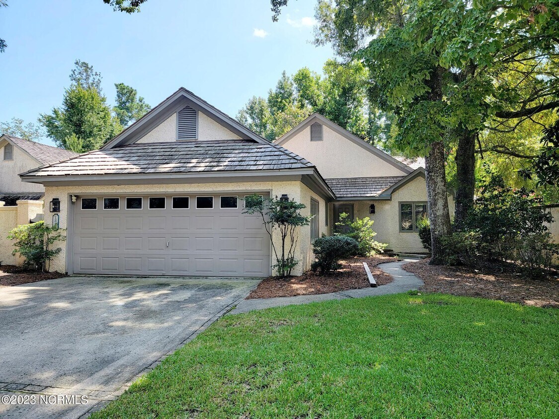 Primary Photo - 1811 Prestwick Close