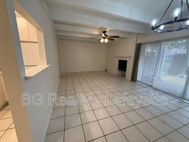 Building Photo - 1008 S College Rd