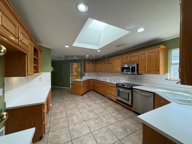 Building Photo - 4407 Van Winkle Dr