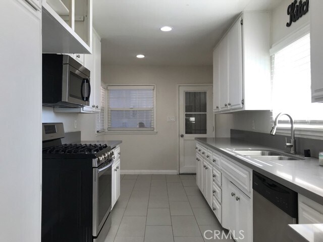 Foto del edificio - 3679 Crowell Ave