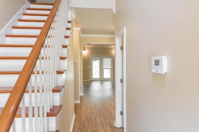 Building Photo - 910 Literary Cir
